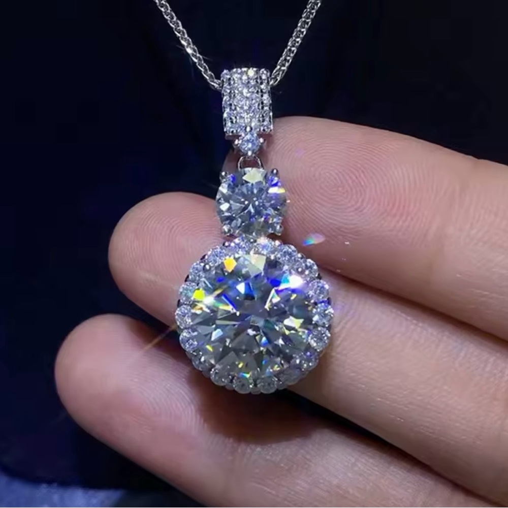 11 Ct tw Round Cut Moissanite Halo Pendant Necklace